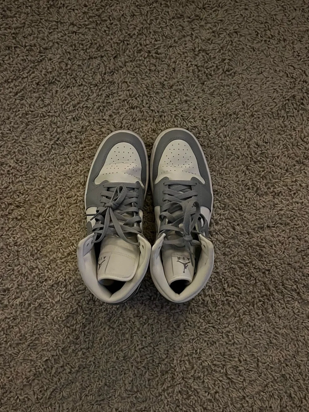 Nike Air Jordan 1 Mid in Gray and White